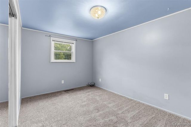 819 Alpine Trail, Fenton, MI 48430