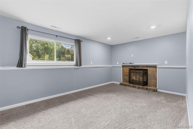 819 Alpine Trail, Fenton, MI 48430