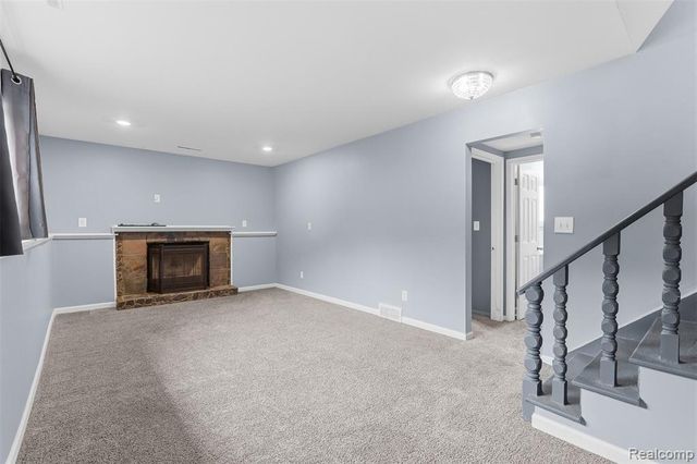 819 Alpine Trail, Fenton, MI 48430