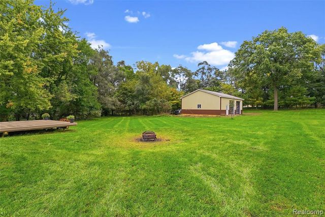 819 Alpine Trail, Fenton, MI 48430