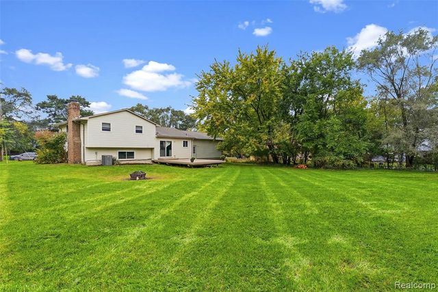 819 Alpine Trail, Fenton, MI 48430