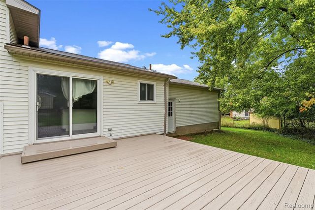 819 Alpine Trail, Fenton, MI 48430