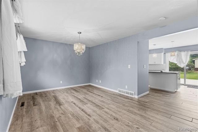 819 Alpine Trail, Fenton, MI 48430