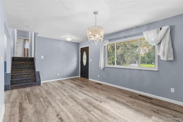 819 Alpine Trail, Fenton, MI 48430
