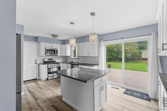 819 Alpine Trail, Fenton, MI 48430