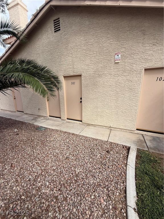 Image 13 of property listing at 928 Rockview Drive 101, Las Vegas, NV 89128