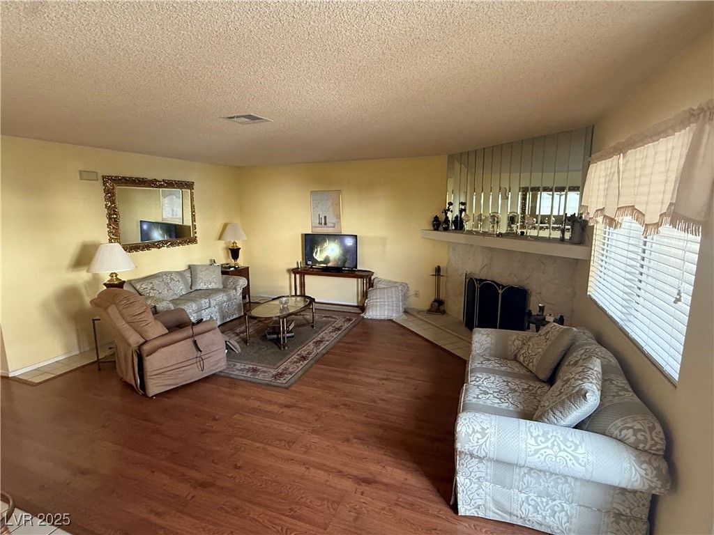 Image 4 of property listing at 928 Rockview Drive 101, Las Vegas, NV 89128