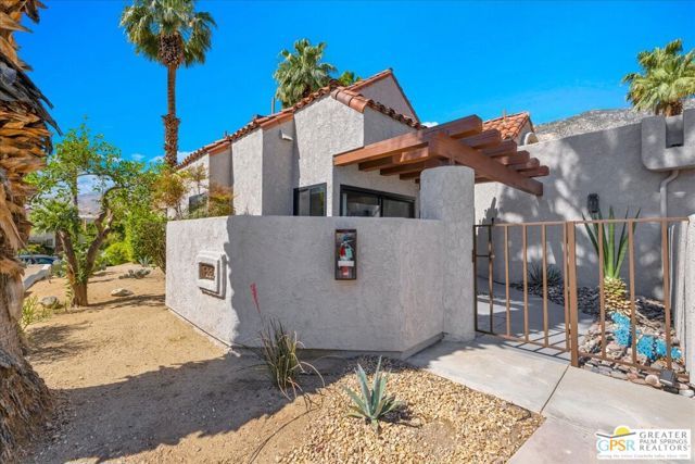 230 Canyon Circle, Palm Springs, CA 92264