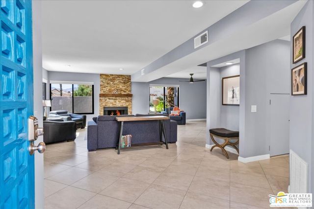 230 Canyon Circle, Palm Springs, CA 92264