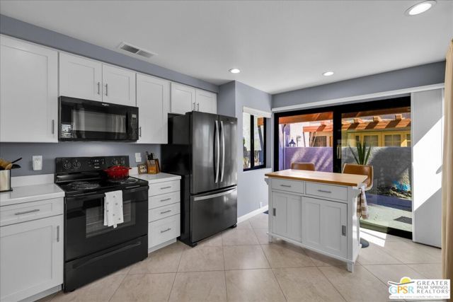 230 Canyon Circle, Palm Springs, CA 92264