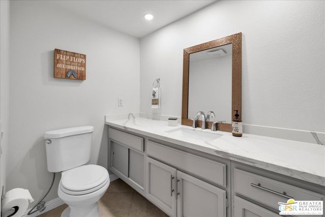 230 Canyon Circle, Palm Springs, CA 92264