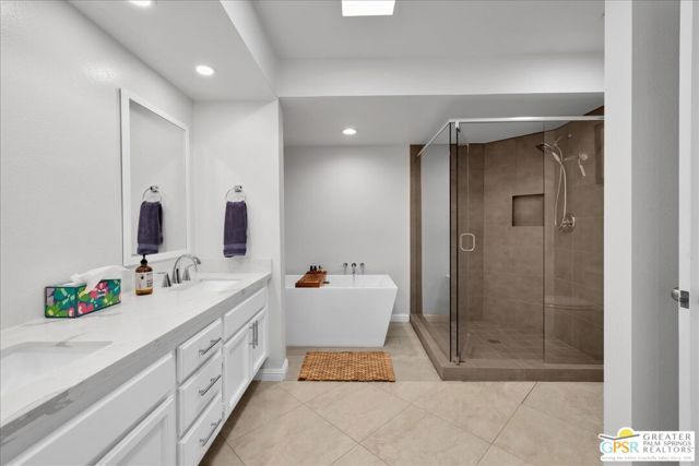 230 Canyon Circle, Palm Springs, CA 92264