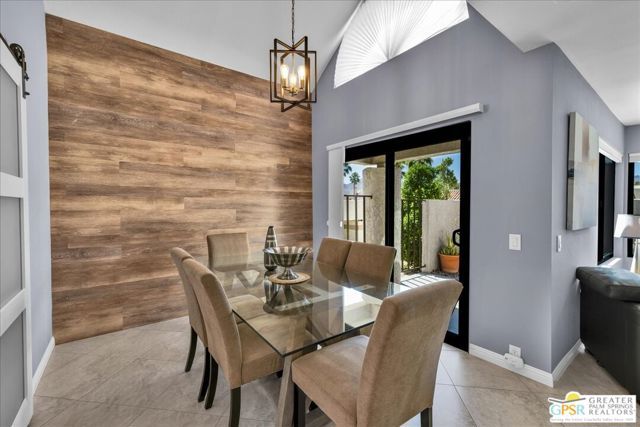 230 Canyon Circle, Palm Springs, CA 92264