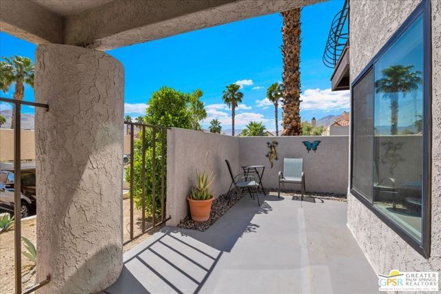 230 Canyon Circle, Palm Springs, CA 92264
