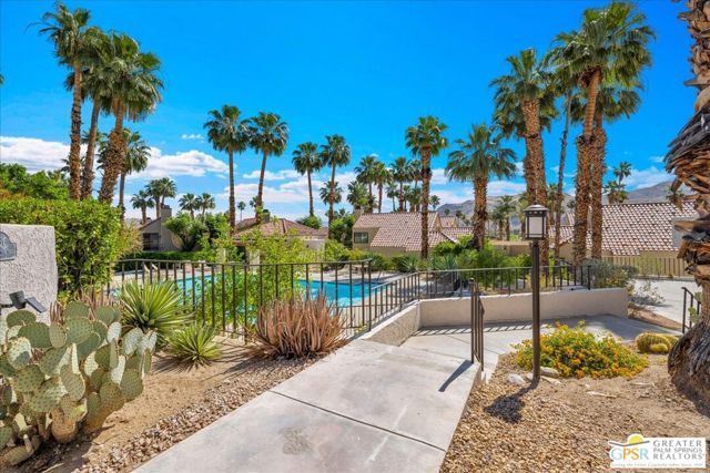 230 Canyon Circle, Palm Springs, CA 92264