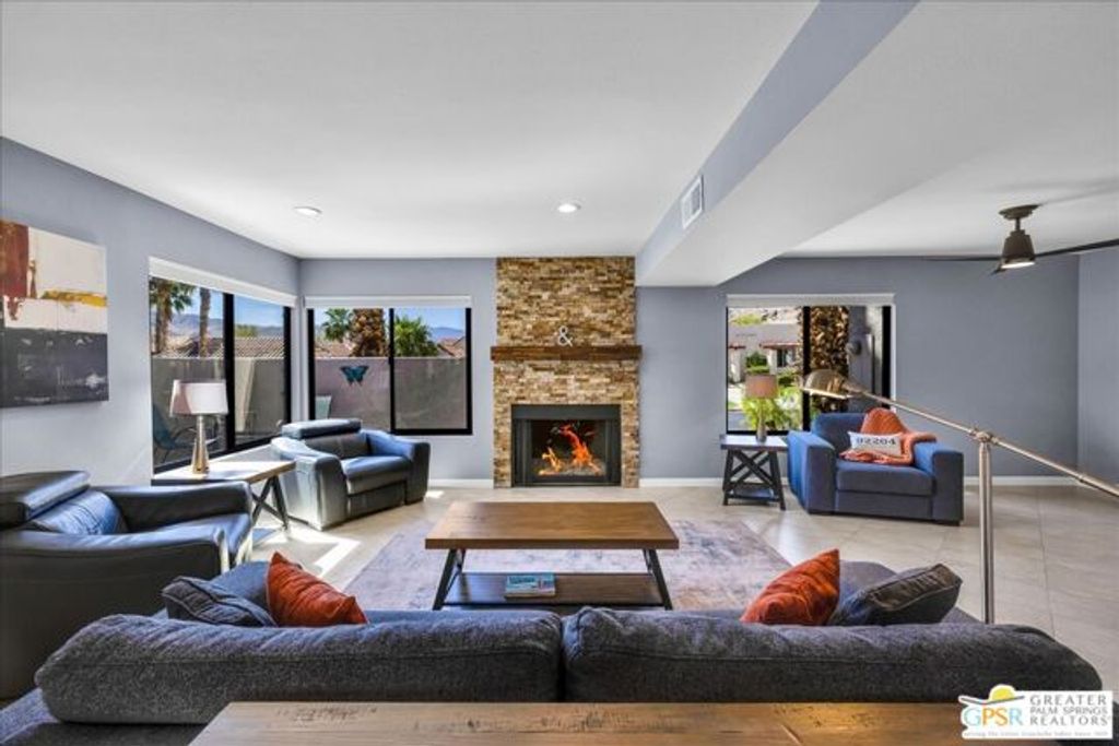 230 Canyon Circle, Palm Springs, CA 92264