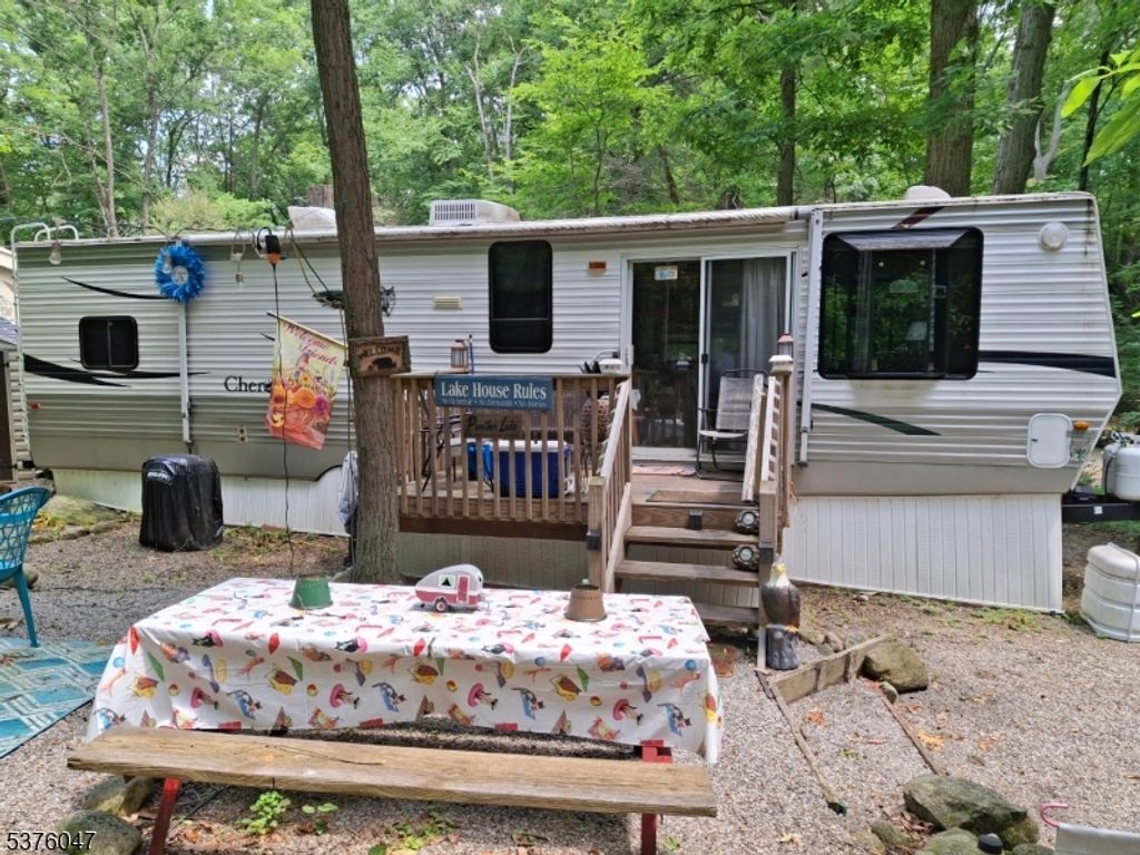 1 Pine Park, Byram Twp., NJ 07821 — exterior