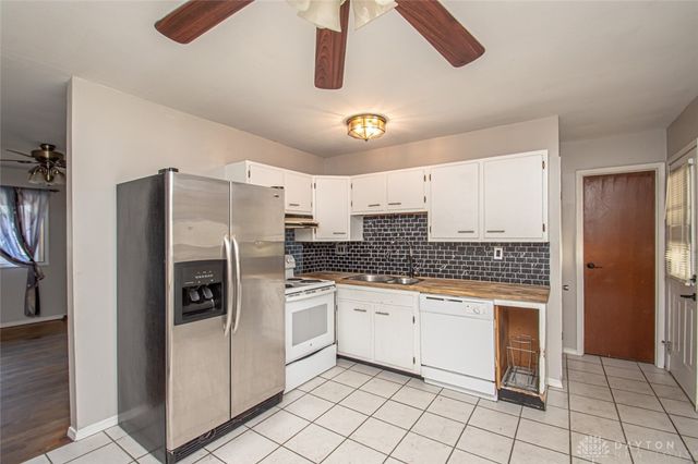 354 Ellenwood Drive, West Carrollton, OH 45449