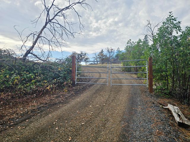 2162 Butte Falls Highway, Eagle Point, OR 97524