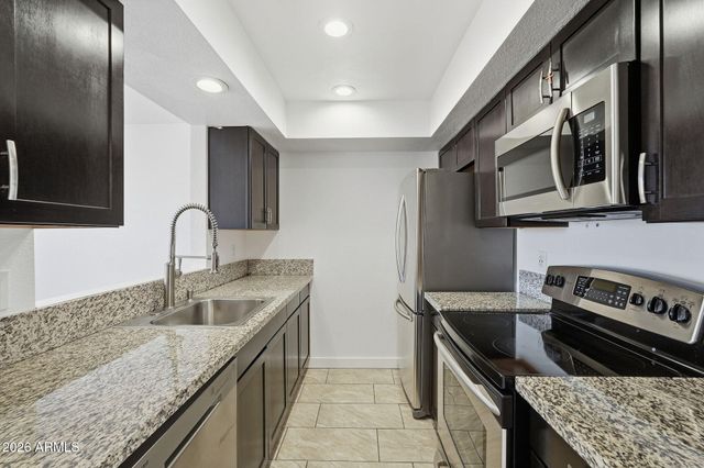 2202 W GLENROSA Avenue 18, Phoenix, AZ 85015