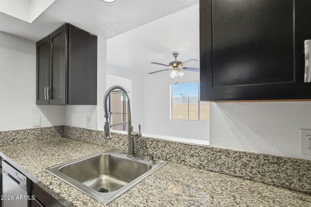 2202 W GLENROSA Avenue 18, Phoenix, AZ 85015