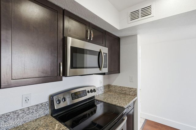 2202 W GLENROSA Avenue 18, Phoenix, AZ 85015