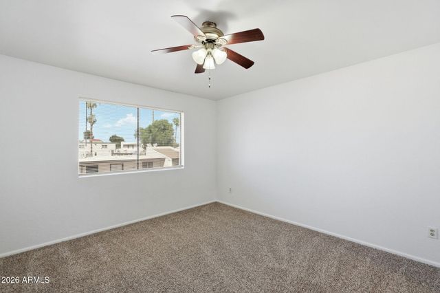 2202 W GLENROSA Avenue 18, Phoenix, AZ 85015
