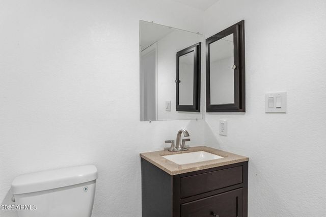 2202 W GLENROSA Avenue 18, Phoenix, AZ 85015