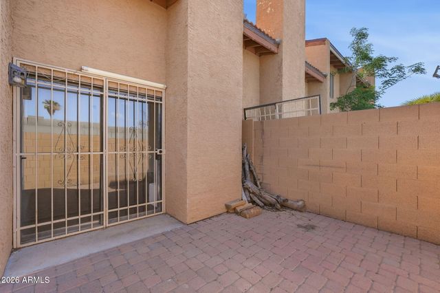2202 W GLENROSA Avenue 18, Phoenix, AZ 85015