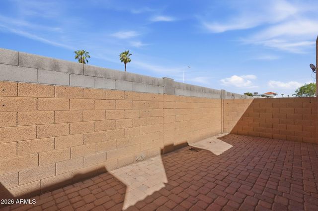 2202 W GLENROSA Avenue 18, Phoenix, AZ 85015