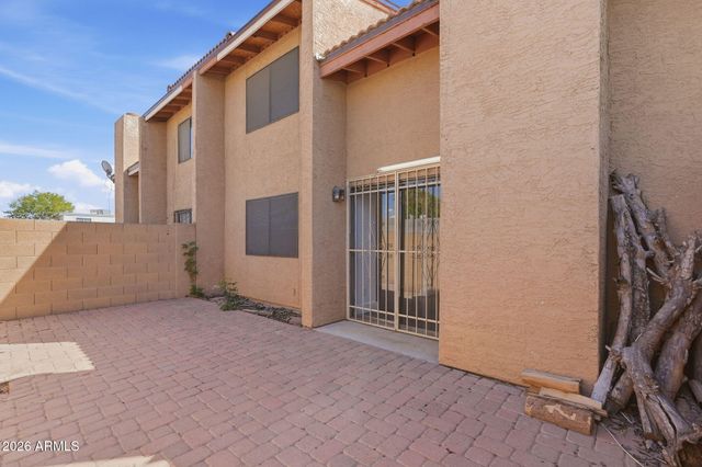 2202 W GLENROSA Avenue 18, Phoenix, AZ 85015
