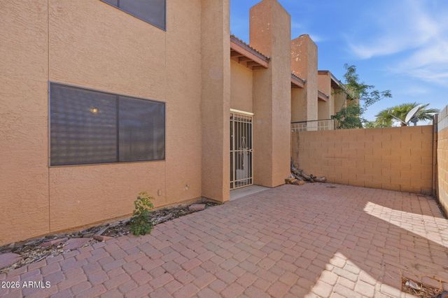 2202 W GLENROSA Avenue 18, Phoenix, AZ 85015