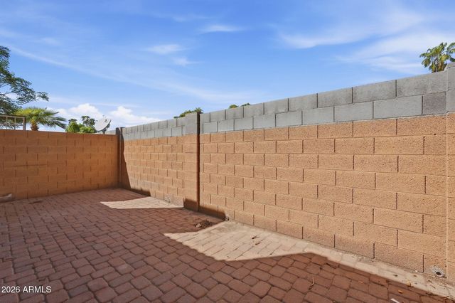 2202 W GLENROSA Avenue 18, Phoenix, AZ 85015