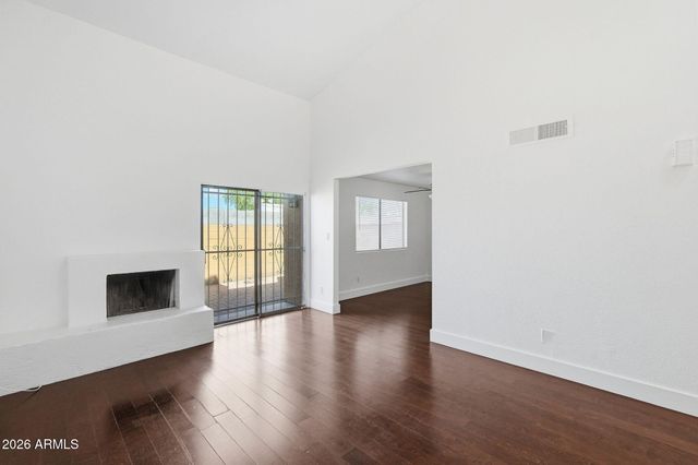 2202 W GLENROSA Avenue 18, Phoenix, AZ 85015