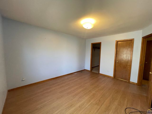 5326 SW Reeder ST, Topeka, KS 66604