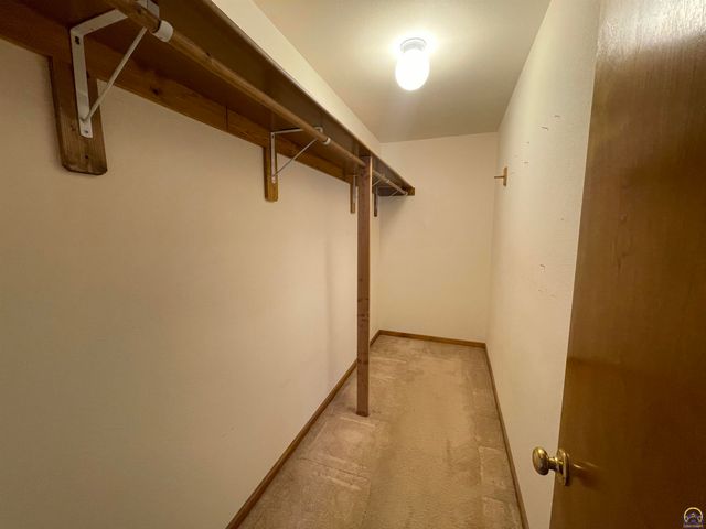 5326 SW Reeder ST, Topeka, KS 66604