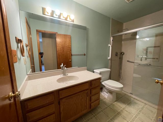 5326 SW Reeder ST, Topeka, KS 66604