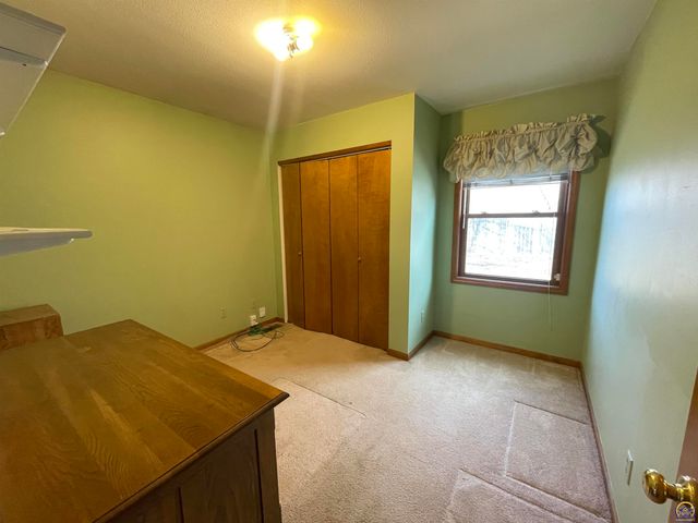 5326 SW Reeder ST, Topeka, KS 66604