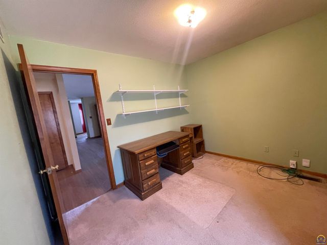 5326 SW Reeder ST, Topeka, KS 66604