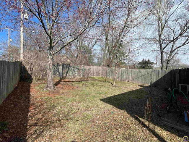 5326 SW Reeder ST, Topeka, KS 66604