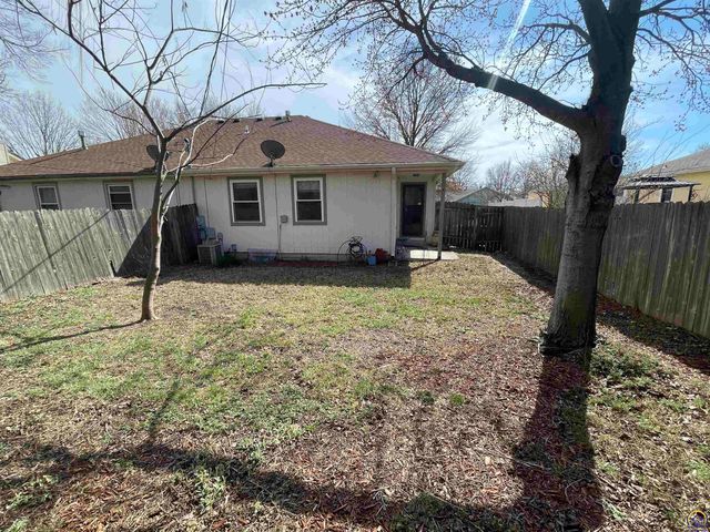 5326 SW Reeder ST, Topeka, KS 66604