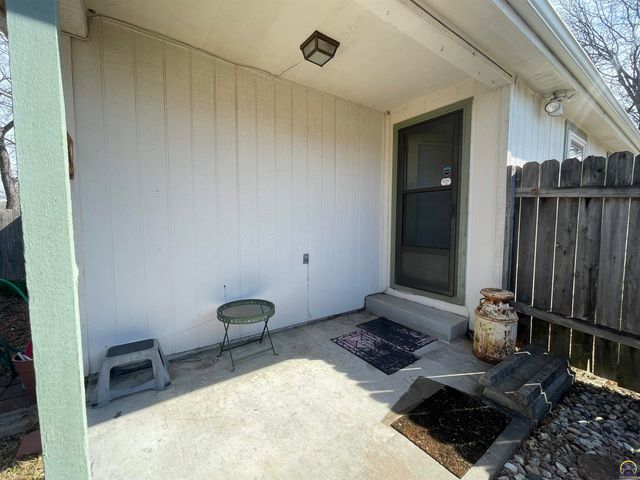 5326 SW Reeder ST, Topeka, KS 66604