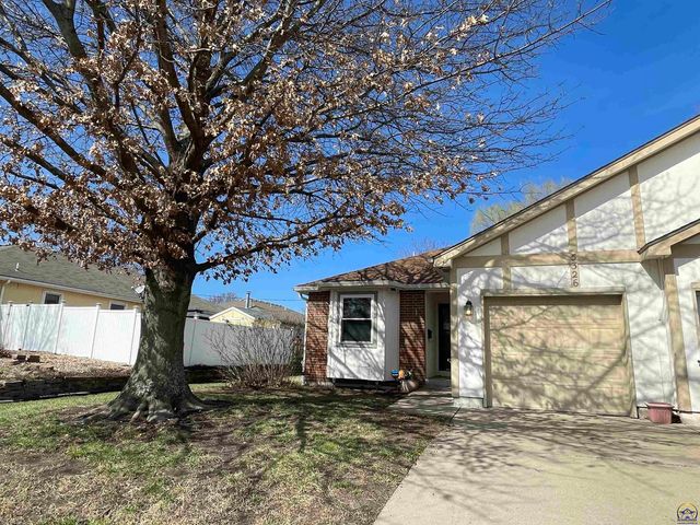 5326 SW Reeder ST, Topeka, KS 66604