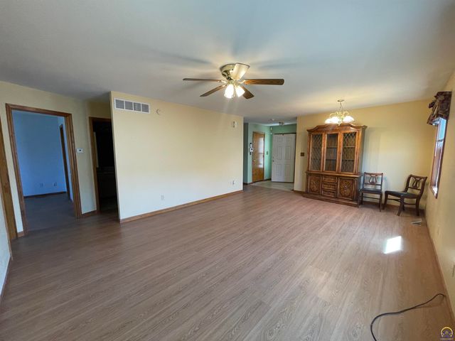 5326 SW Reeder ST, Topeka, KS 66604