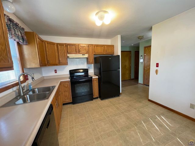 5326 SW Reeder ST, Topeka, KS 66604