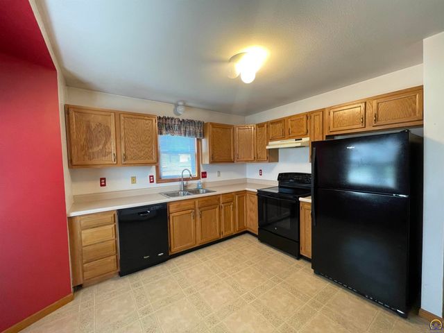 5326 SW Reeder ST, Topeka, KS 66604