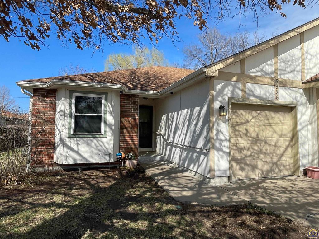 5326 SW Reeder ST, Topeka, KS 66604