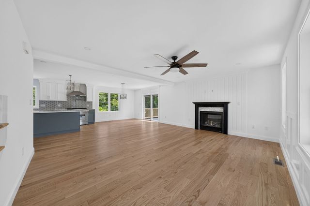 8 Morses Ln, Acushnet, MA 02743