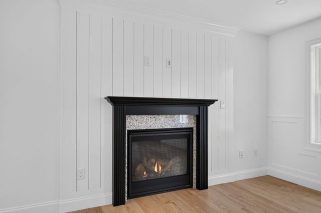 8 Morses Ln, Acushnet, MA 02743