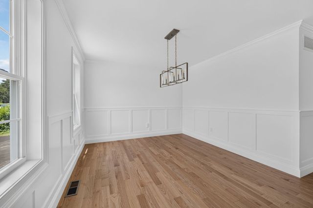 8 Morses Ln, Acushnet, MA 02743